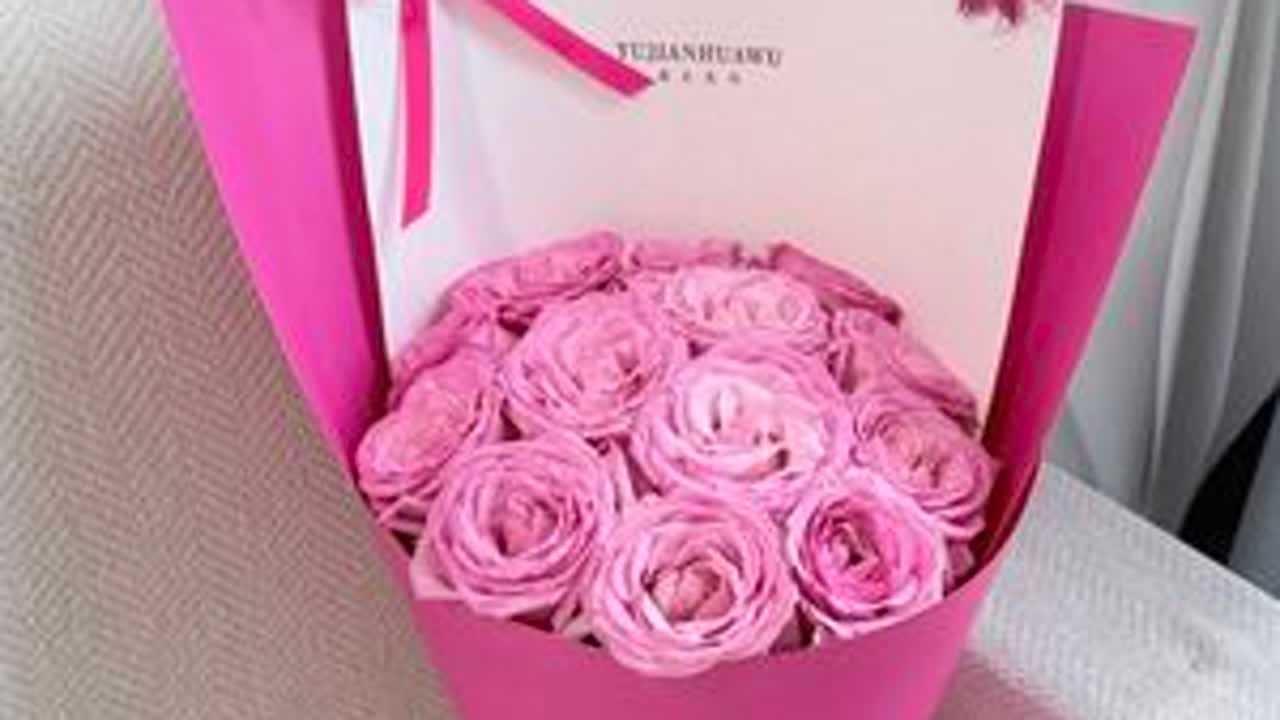 优雅永不过时🥹今天收到的心情是粉红色的！#高级感花束 #手打花束 #玫瑰花束 #花束制作 #东莞花束