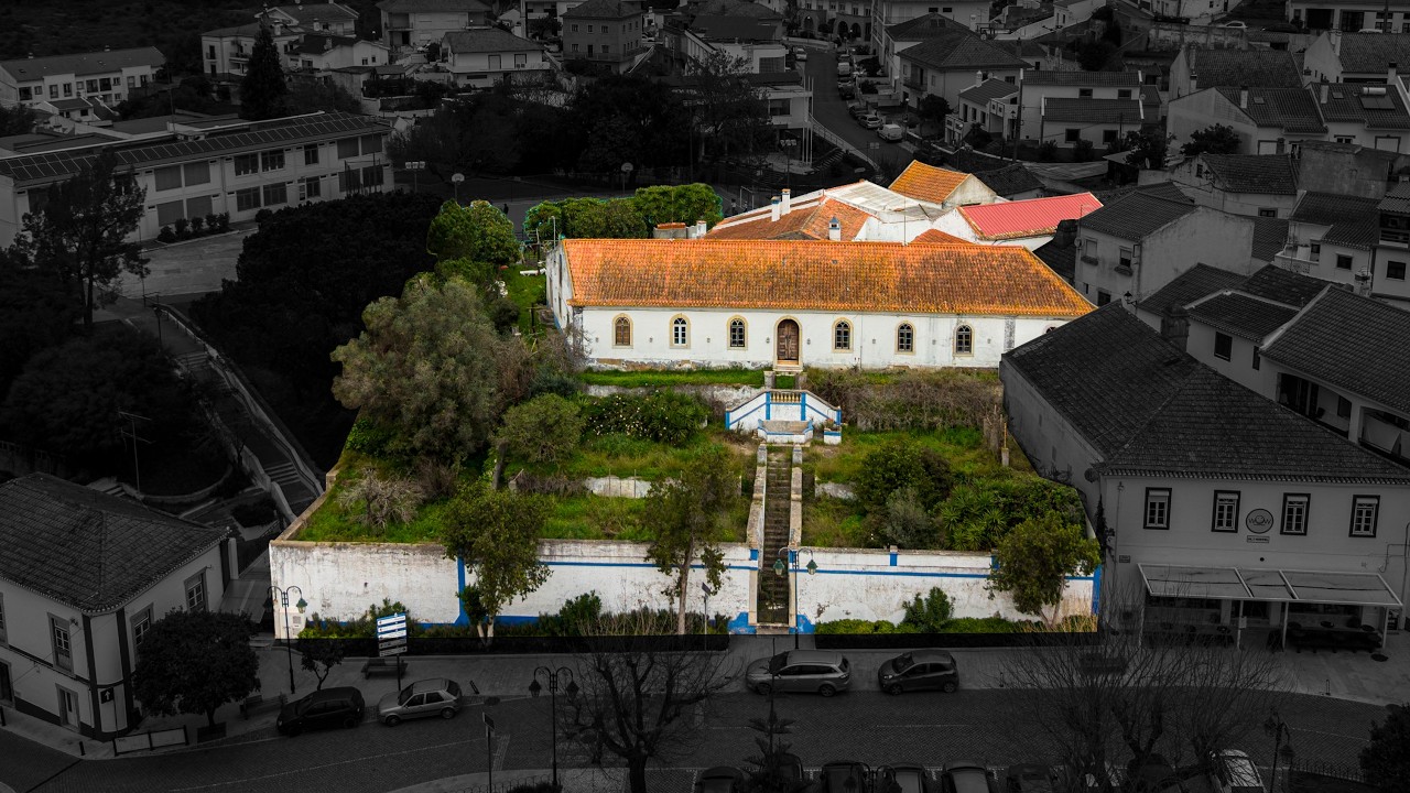 casa senhorial + 3 moradias T1 com terreno no centro de Odemira