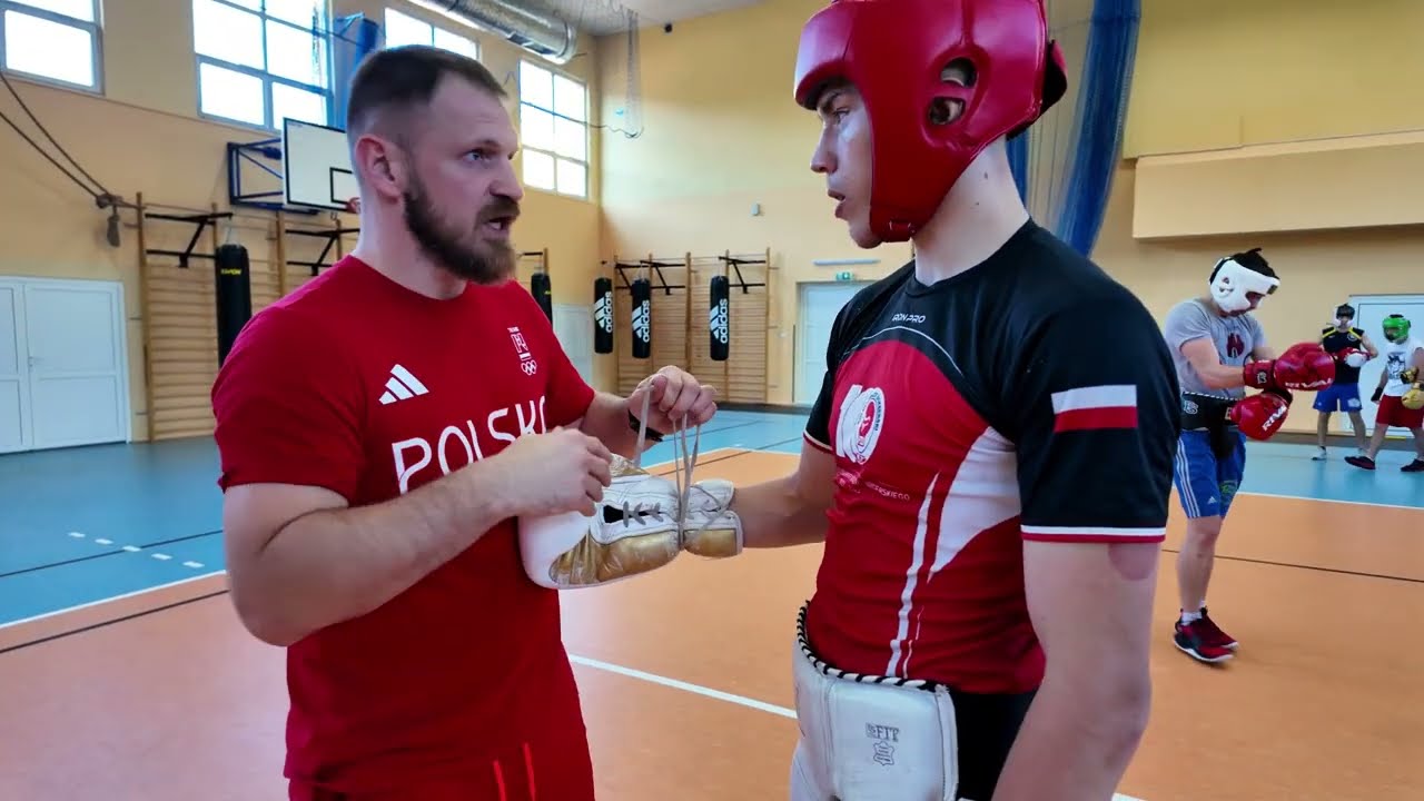 👊 Praca w parach i uderzenia na workach – fundamenty bokserskiego rzemiosła!