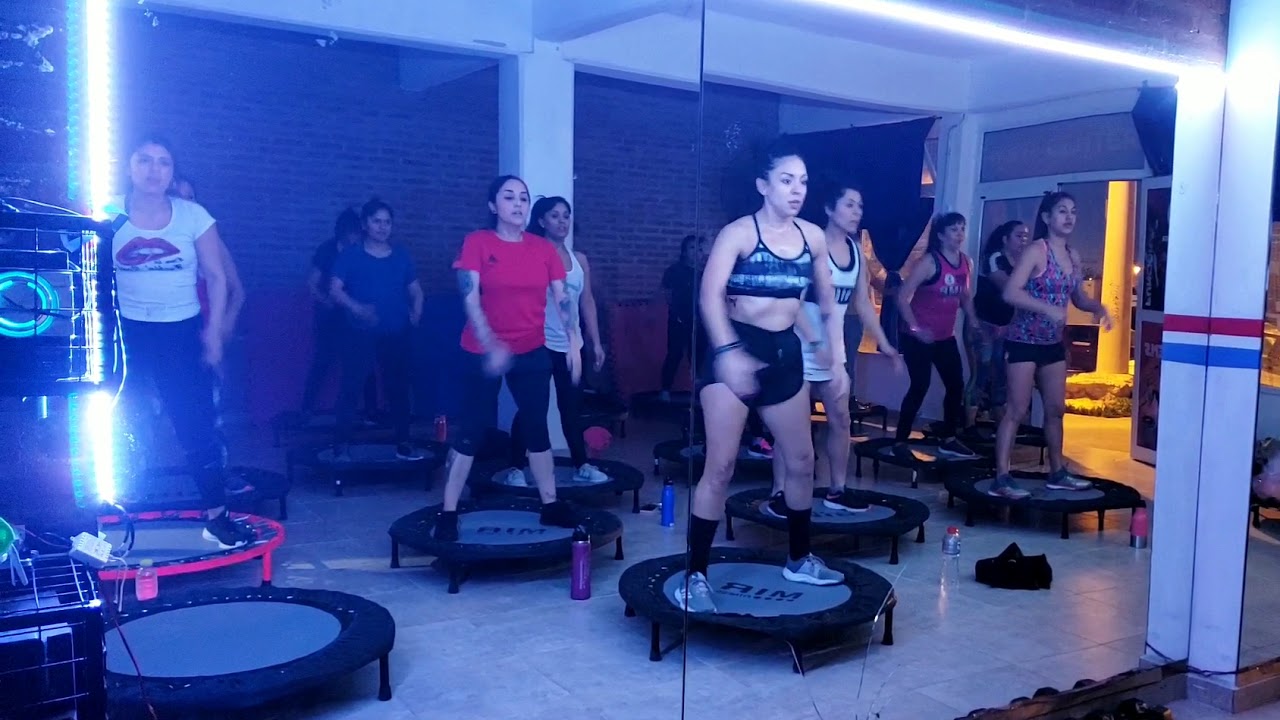 Rock this  party remix sentadillas improvisadas Jump vans Evo Jump Ornella Gallo fitness electronica