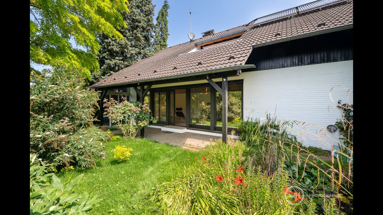 MANNELLA *Zweifamilienhaus mit zentraler Lage im Grünen* Wohnen & Vermieten in Bestlage