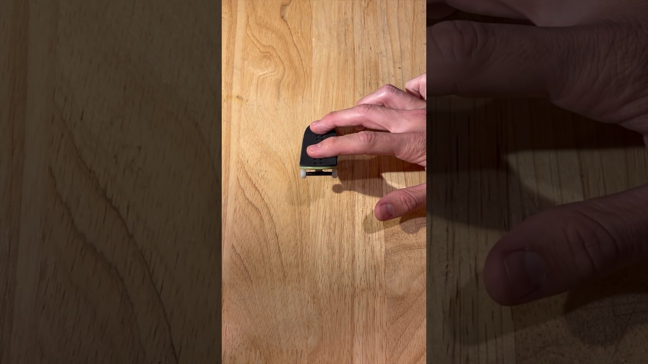 How to Kickflip on a Fingerboard! #howto #tutorial #fingerboard #fingerboarding #fingerboardtricks