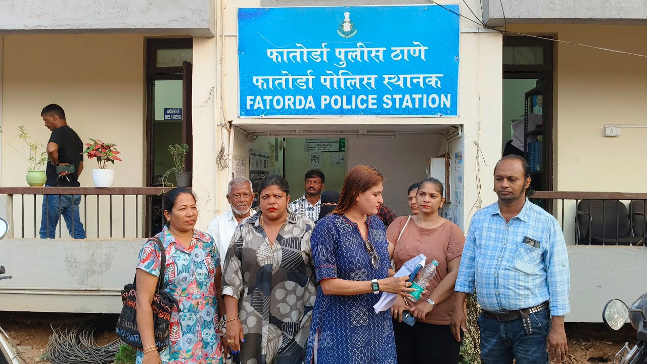 ACTIVISTS AND PEDA SERAULIM VENDORS APPROACH FATORDA POLICE STATION TO LODGE COMPLAINT AGAINST SALU