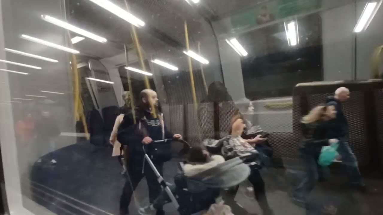 Tunnelbanan Från T-Centralen Till Mörby Centrum
