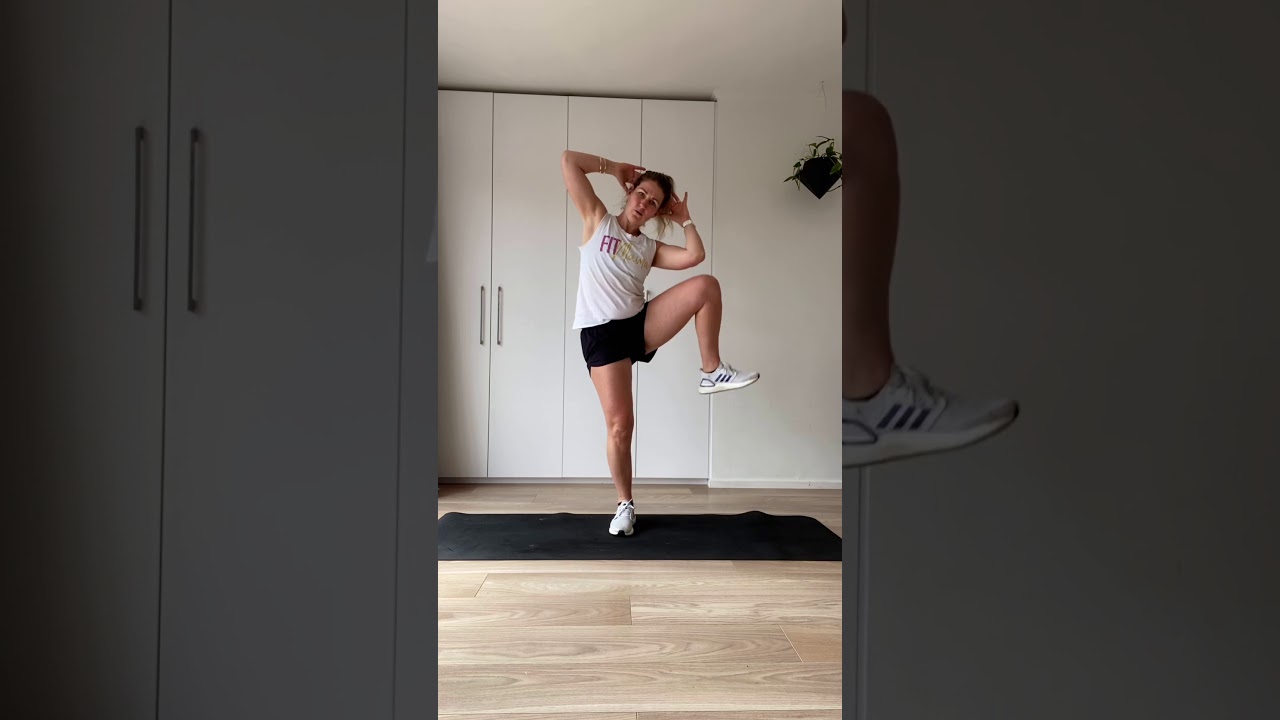 HOW TO: Standing Oblique Crunch