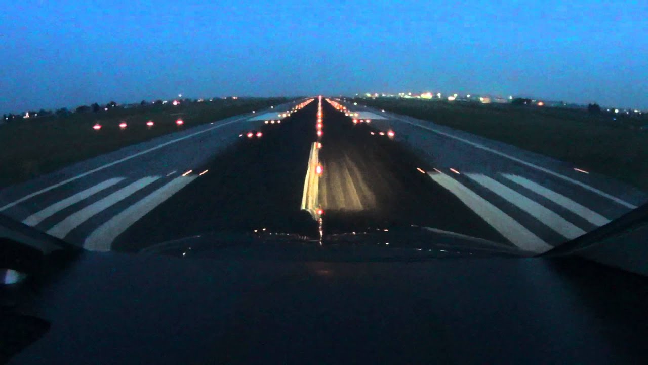 Aproximación y aterrizaje Toluca De Noche Falcon-50 xb-yja
