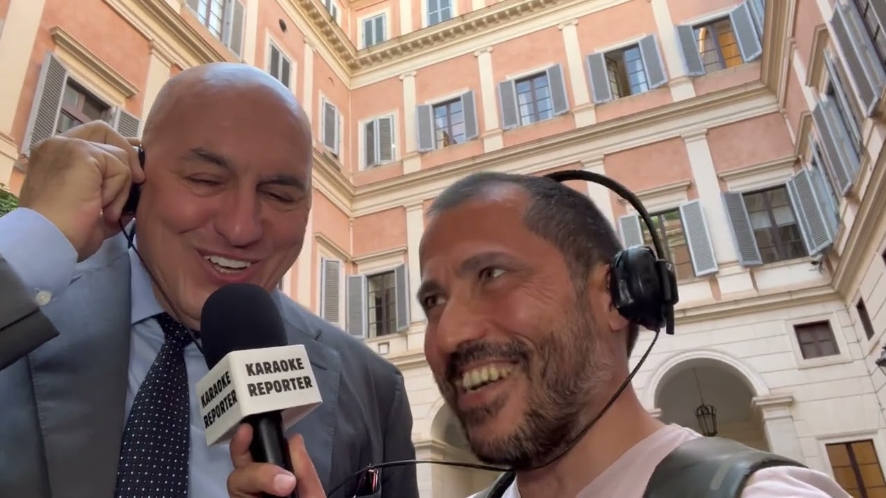 Guido Crosetto canta “C’era un ragazzo” e la dedica a Putin