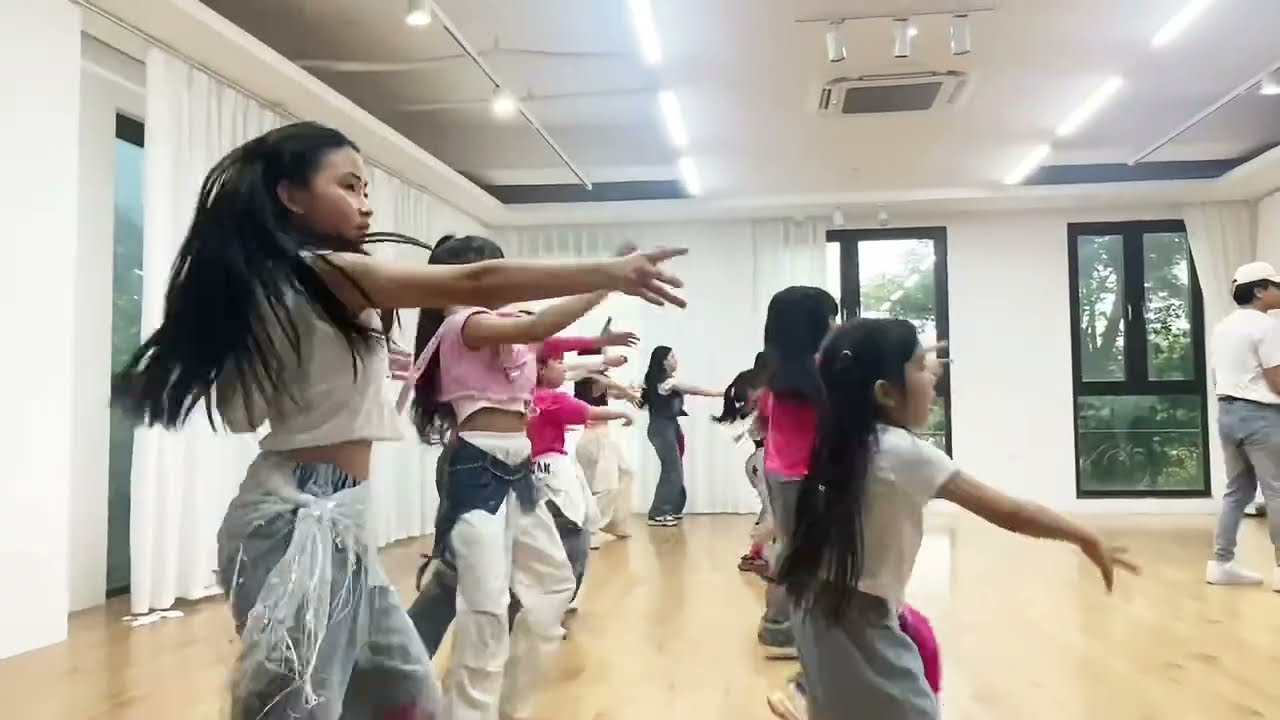 🔥 Inside Lily’s Dance Class! Baby Warriors Train with Teacher Huy 🔥