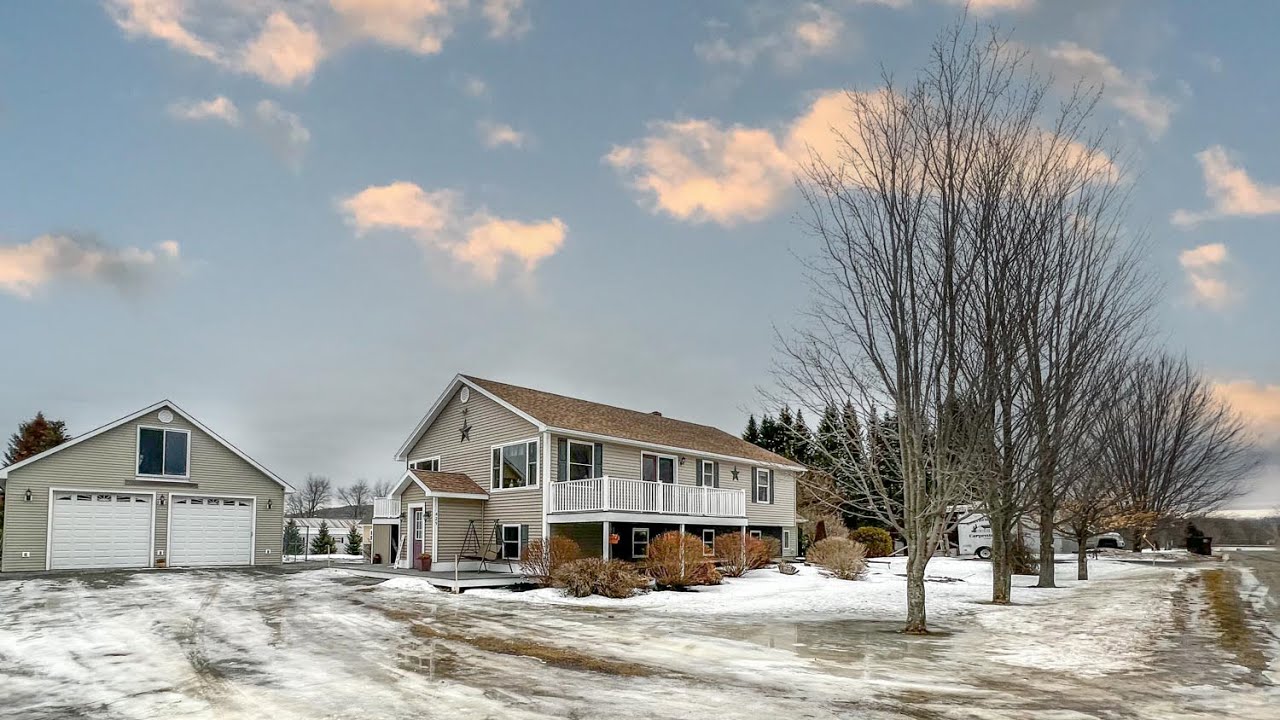 Derby Vermont Home For Sale. 429 Roy St Derby VT 05829