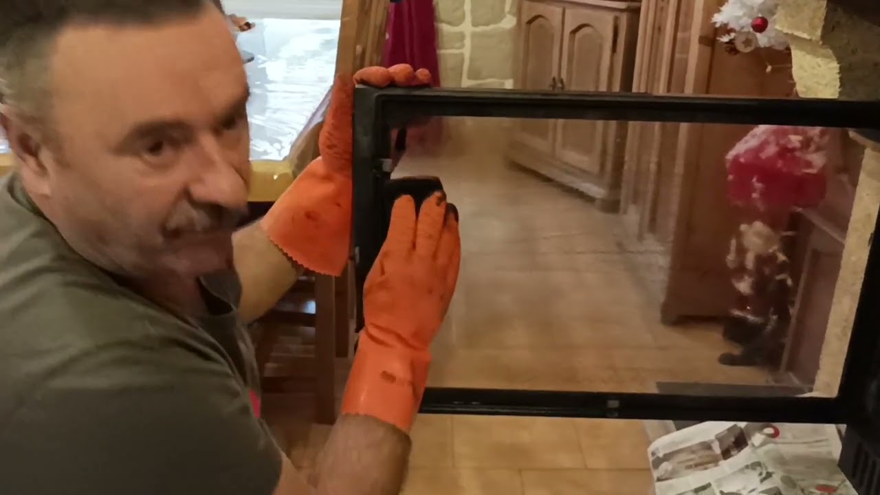 comment nettoyer la vitre d'une cheminée très sale sans difficulté en 5 minutes de temps