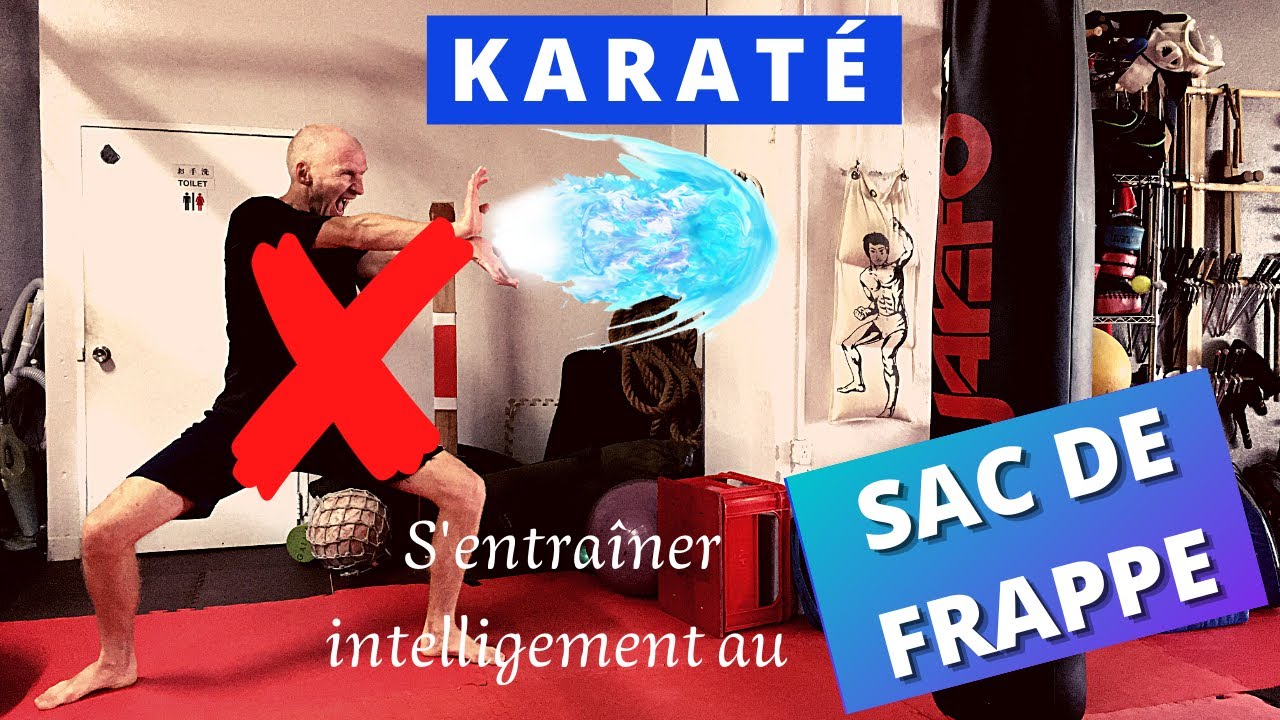 Karaté : s'entraîner au sac de frappe