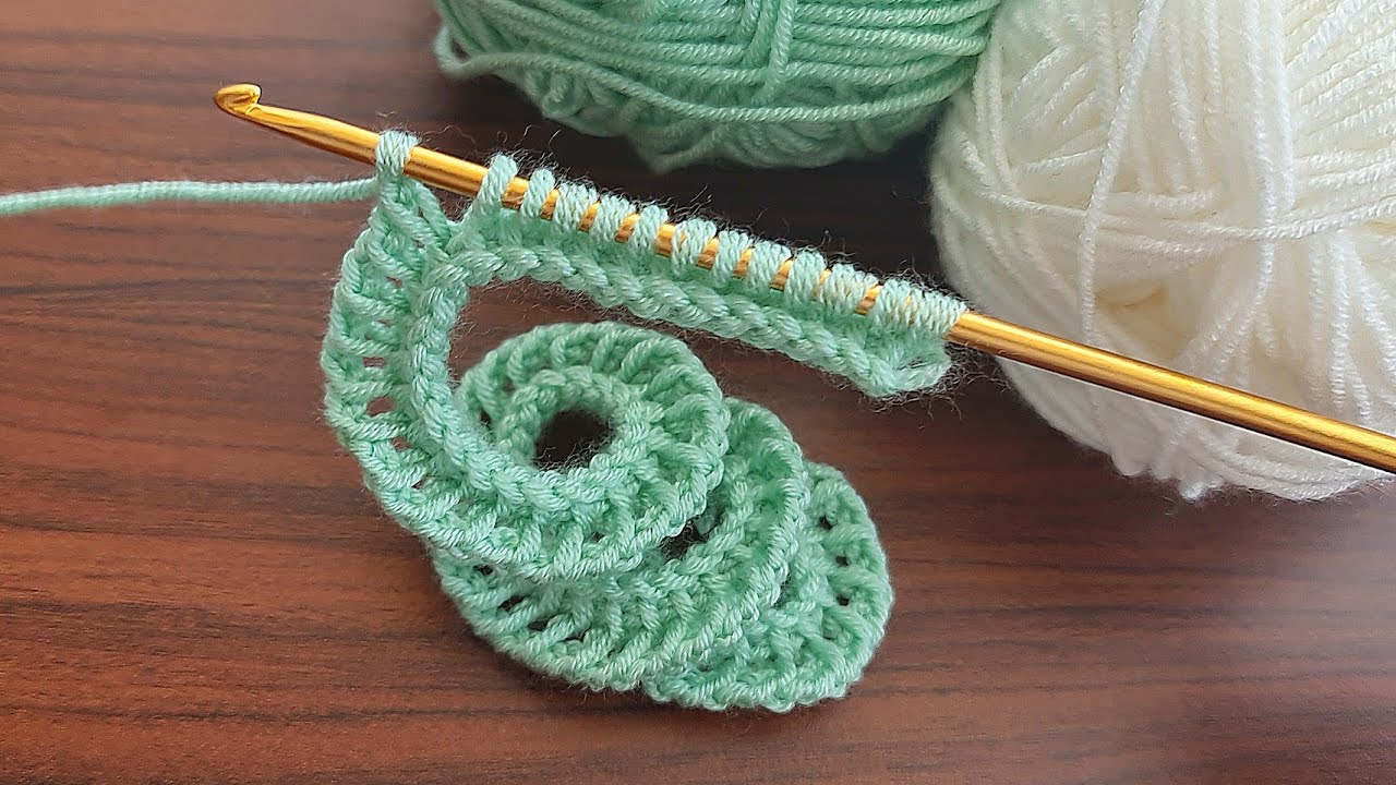 INCREDIBLE😲MUY HERMOSO👏 Very beautiful tunisian crochet burgeon rose model flower making. #crochet