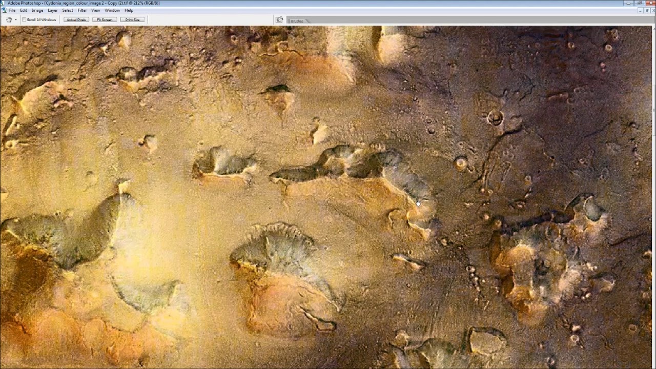 Massive building and sculpture in Southern Cydonia.