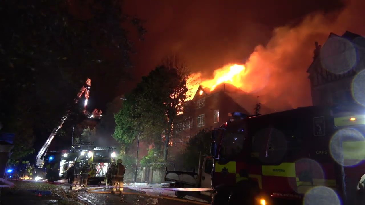 East Sussex Fire & Rescue Service / Make Pumps 8 Large Fire