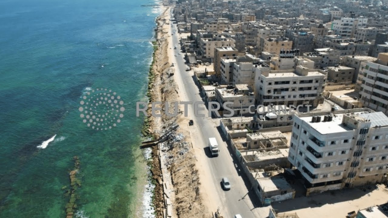 Gazans try to stop erosion with concrete blocks