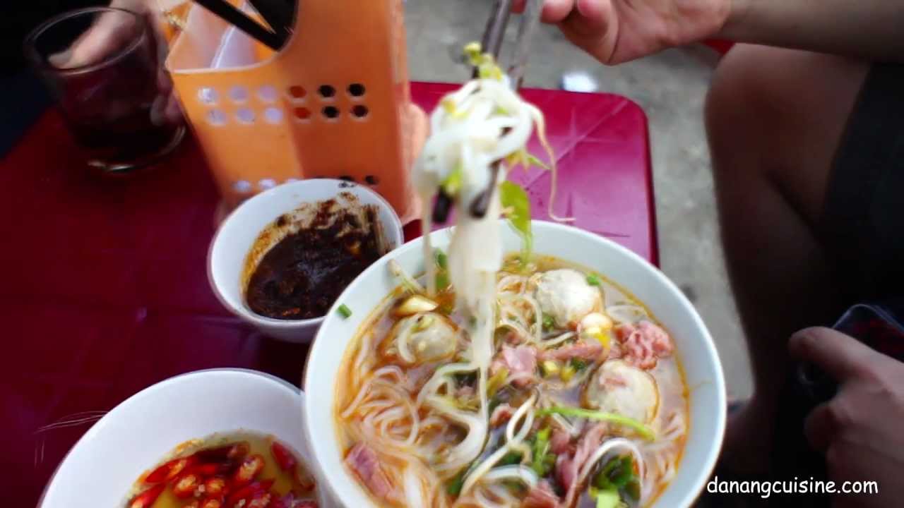 Best of street food of Hue city, Viet Nam (by Summer Le)