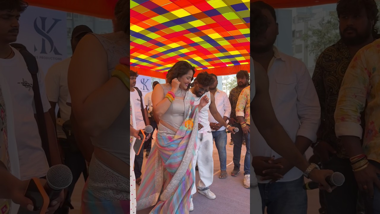 Anasuya Bharadwaj & Roll Rida Mass Performance in Holi Event #anasuyabharadwaj #rollrida #trend