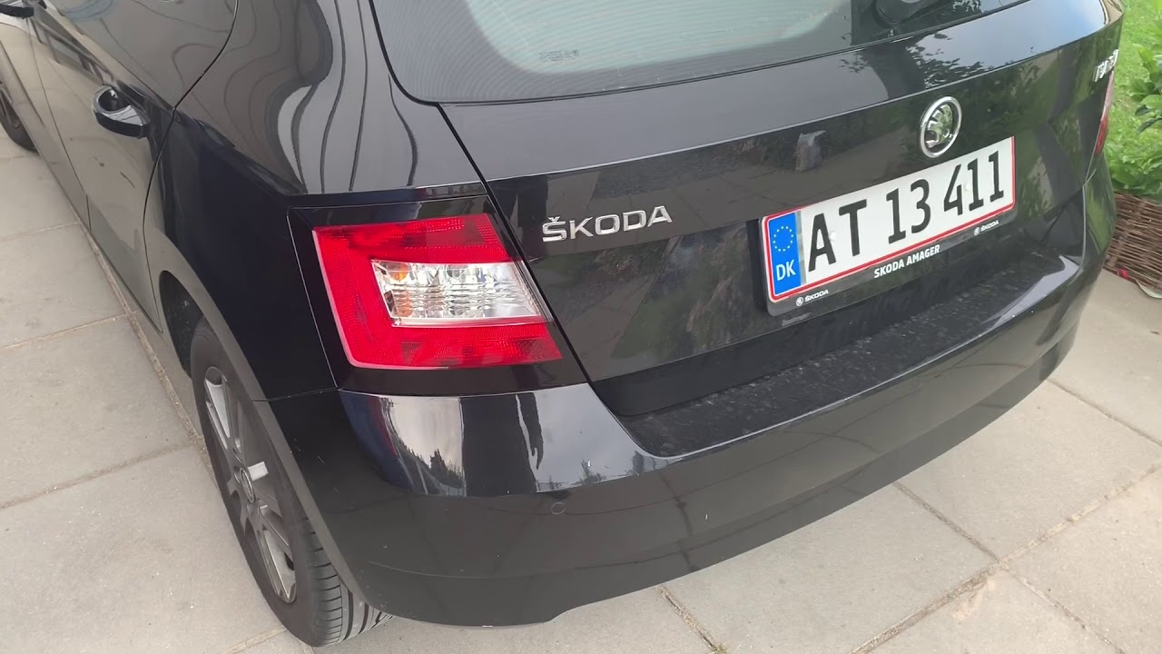 Replace rear light bulb Skoda Fabia