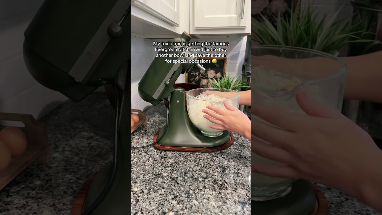 But she&rsquo;s a beaut 😍 #kitchenaidmixer #evergreen