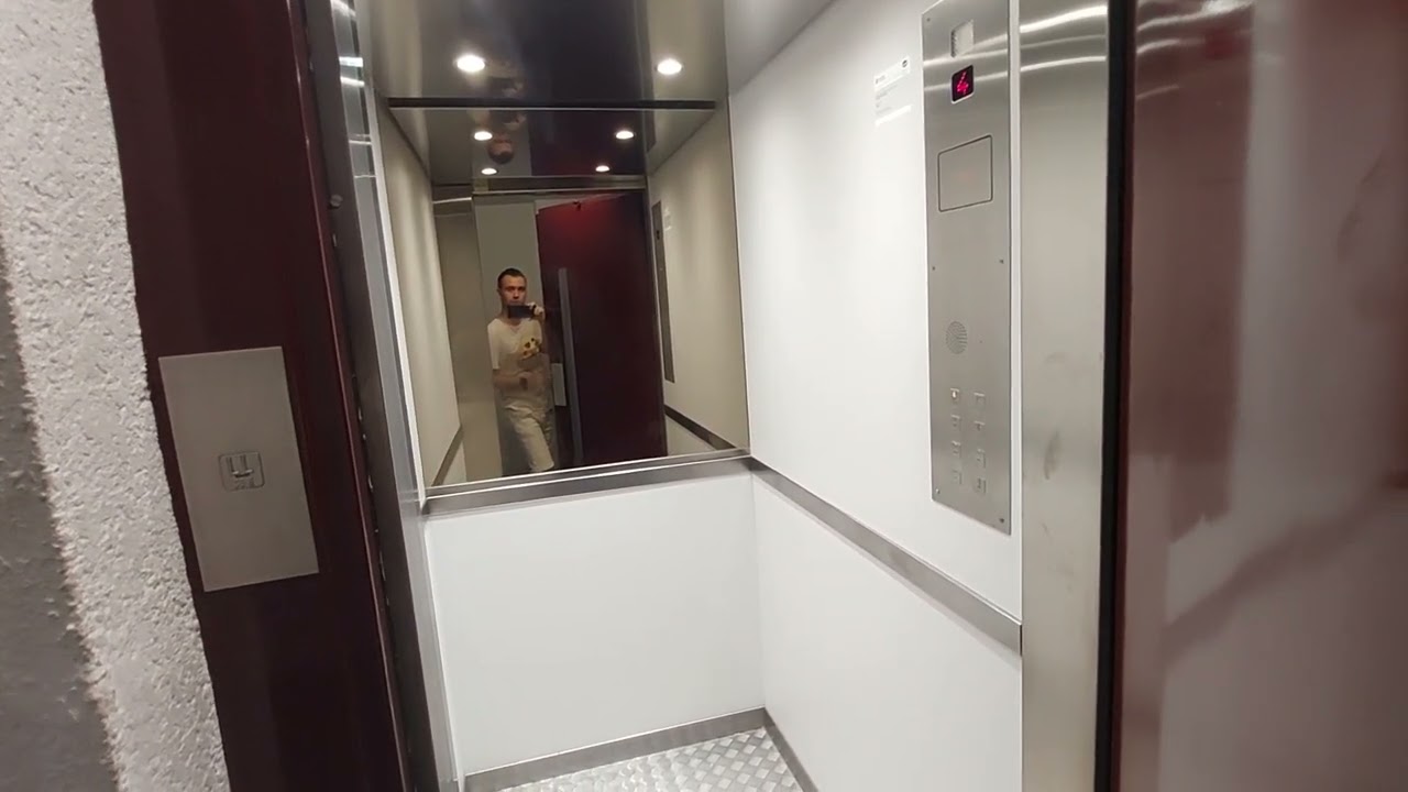 Omega lift in a 4 story apartment in Cambrils
