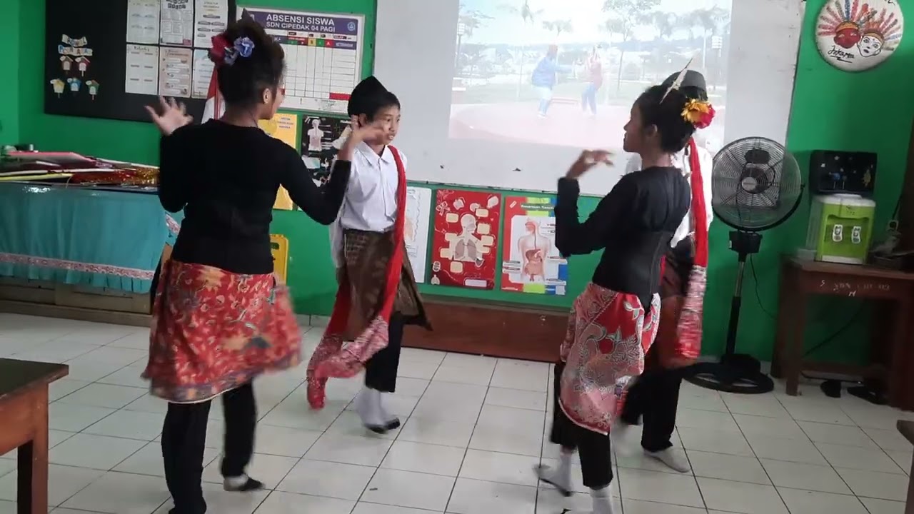 TARI COKEK BETAWI KELAS 5D (SDN CIPEDAK 03)