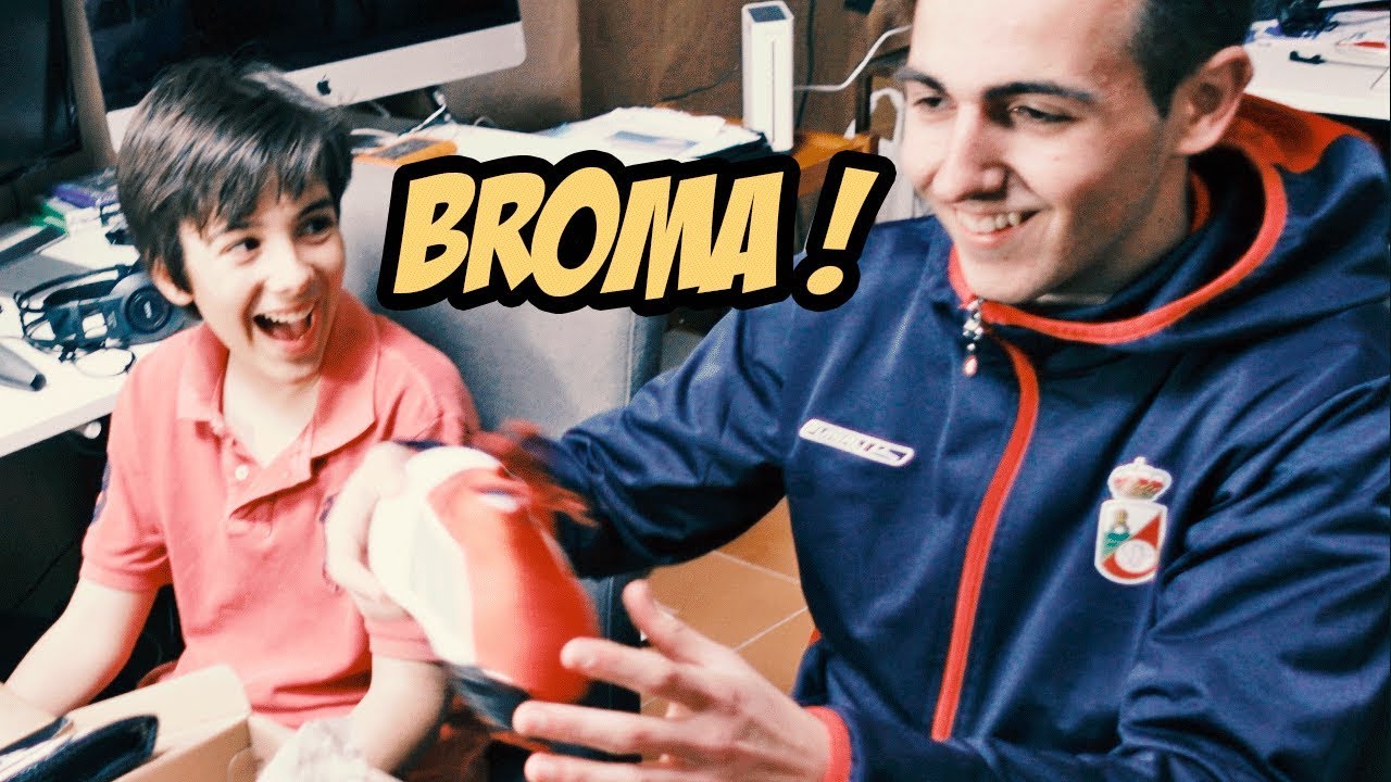 BROMA CON BOTAS DE FUTBOL NUEVAS A DANI EL PORTERAZO