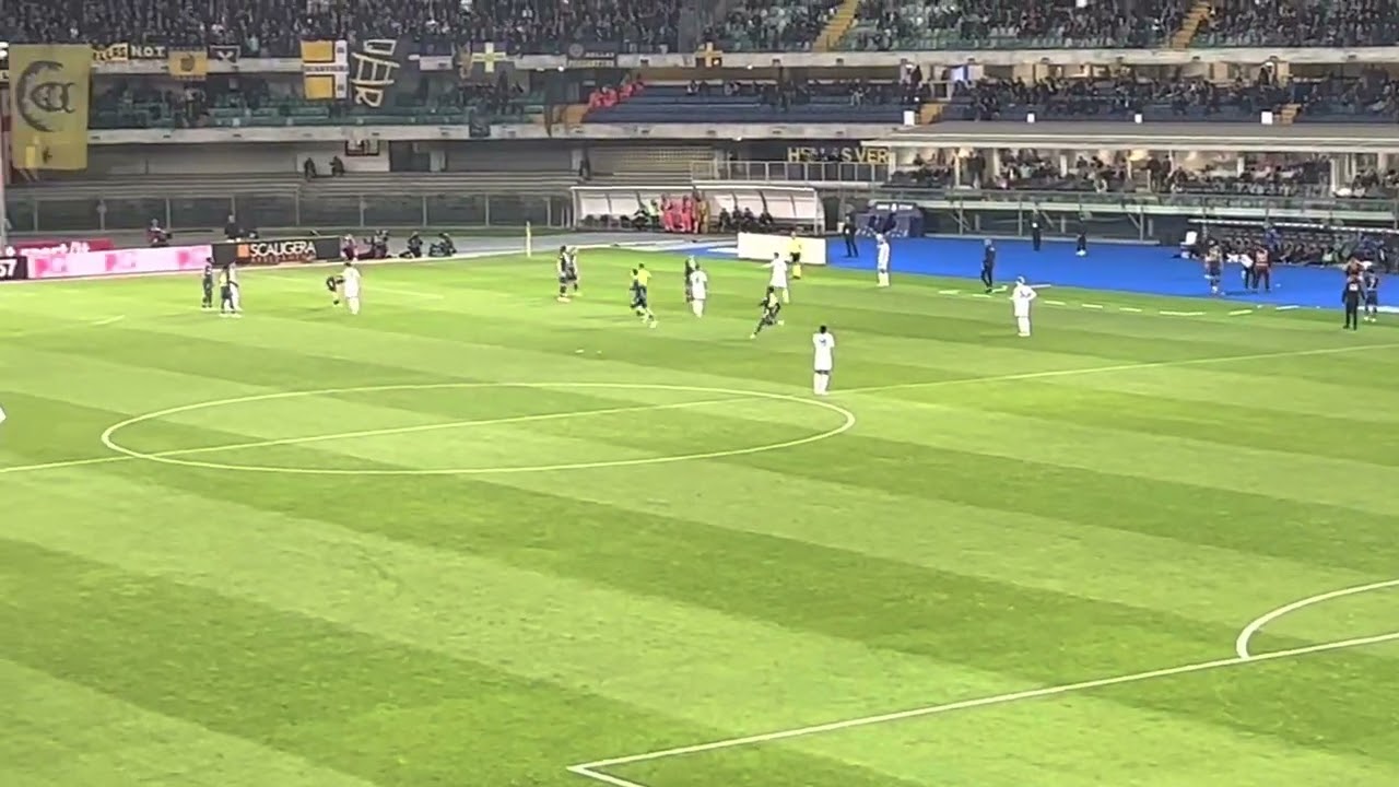 Settore ospiti stadio Bentegodi… i Bolognesi