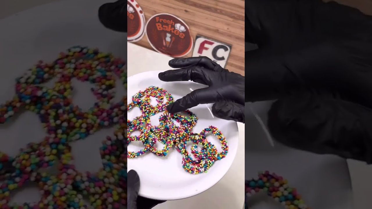 Bakery Secret Sirf 2 Ingredients Se Itne Cute  Chocolate Toppers | Professional Cake Decoration Idea