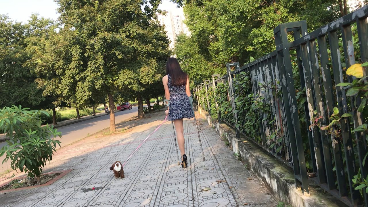 I'm walking with a 15 cm high heel shoe