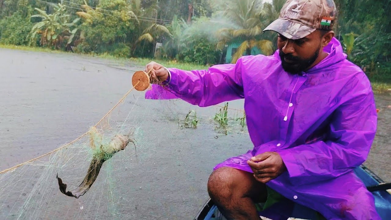 മീൻപിടുത്തവും കൂടെ പെരുമഴയും വെള്ളപ്പൊക്കവും | Kerala Village Fishing