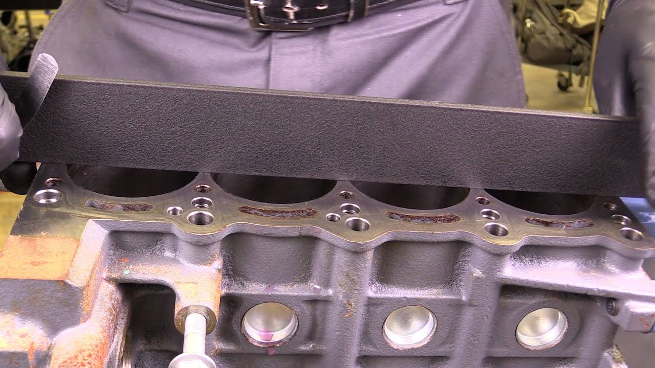 Check an Engine Cylinder Head And Block for Warpage