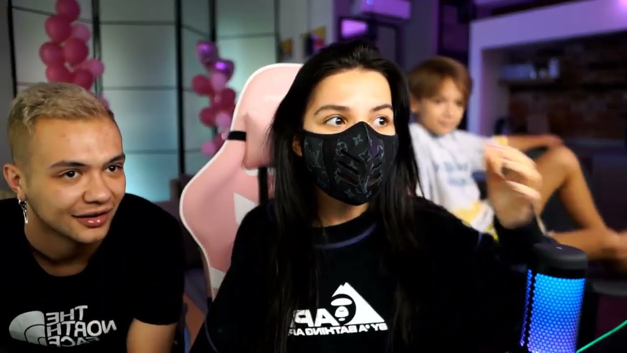 lyna_com мой первый стрим и распаковка подарков с др