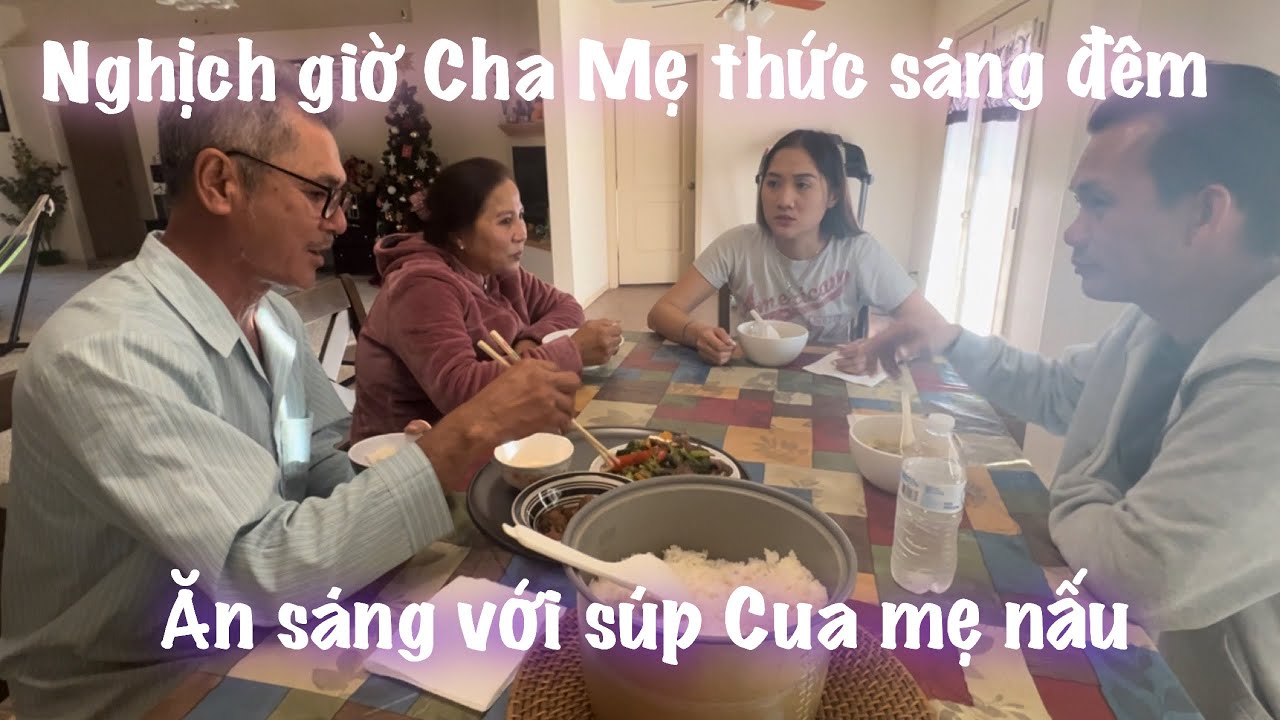 Trái giờ nên Cha Mẹ thức sáng đêm _Gia đình ăn sáng với món súp Cua Mẹ nấu _Ngon hết sảy