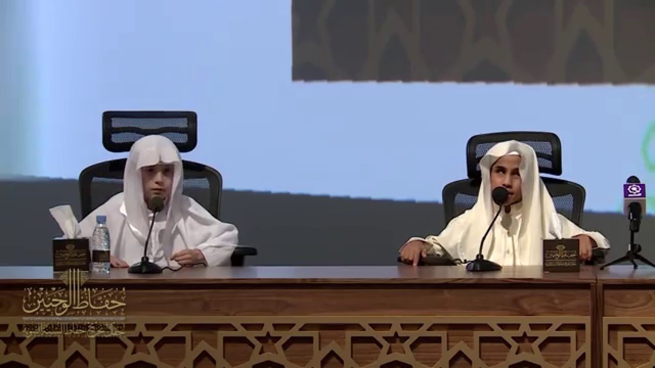 حفاظ الوحيين | اختبار أحد الحفاظ الصغار لزميله أمام الحضور | حفل تخريج حفاظ السنة النبوية 1437