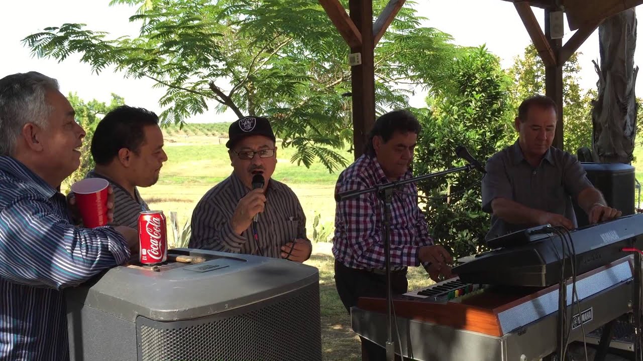Los muecas con mi papa en el rancho