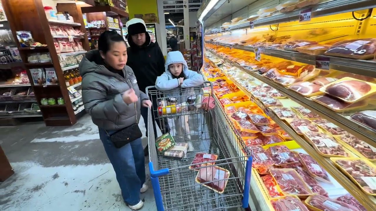 Quá trời hoa quả tươi đẹp trong chợ tàu luôn nha..!