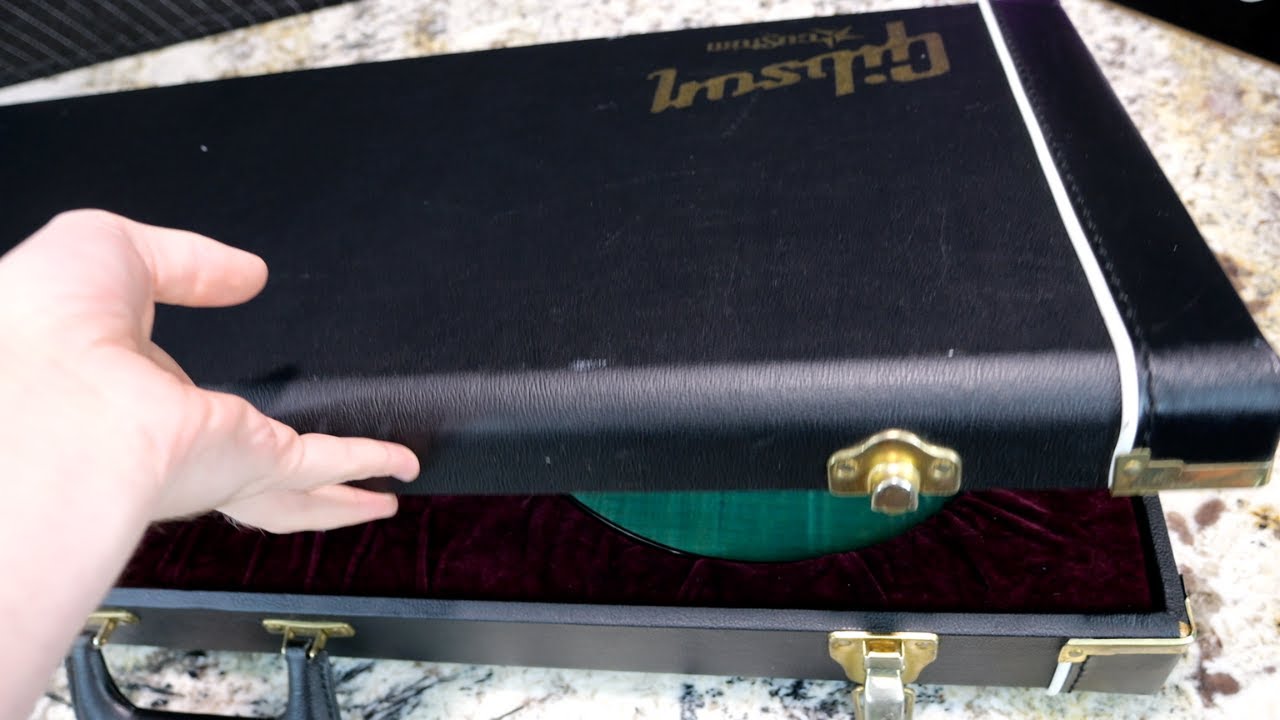 Gibson Only Makes This Guitar Shape for Japan! | Gibson Custom Shop Tak Matsumoto DC Standard Blue