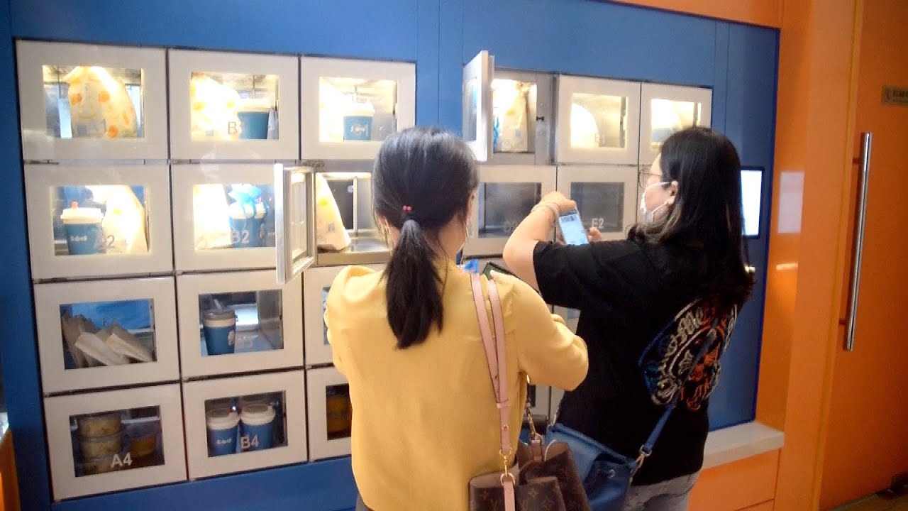 Breakfast restaurant in Shanghai rides tech wave with contactless delivery for busy commuters