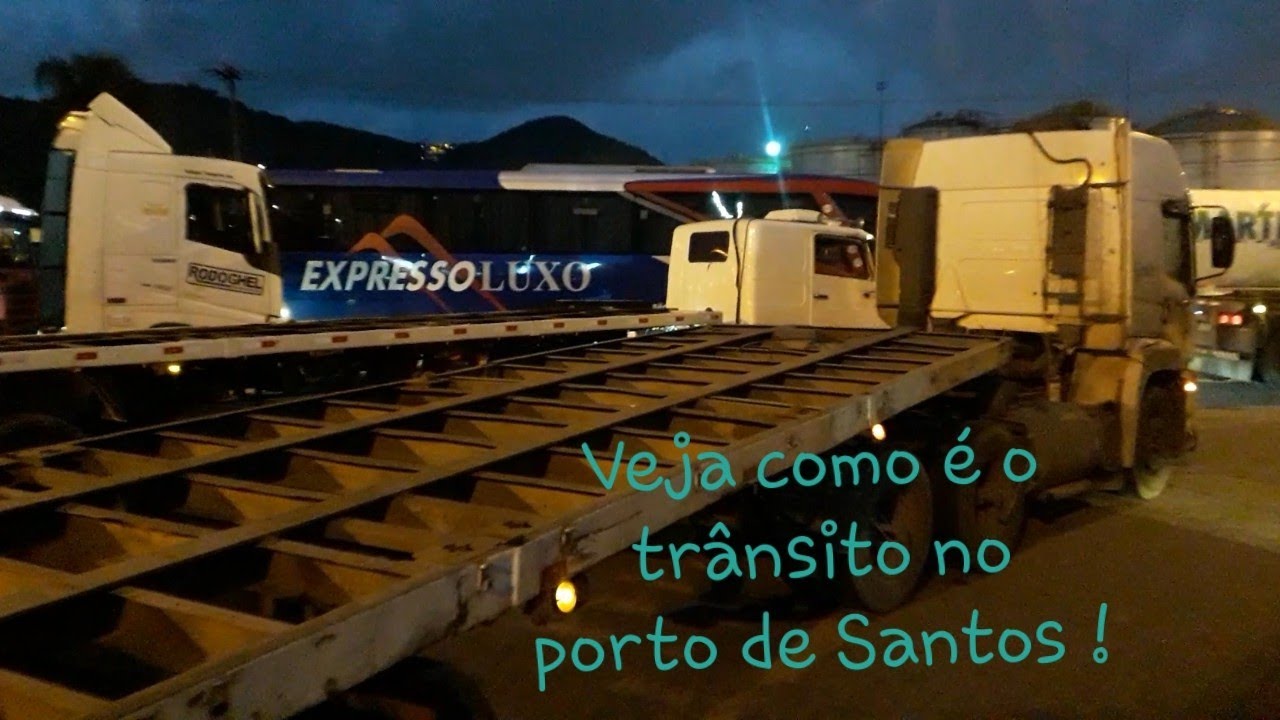 Olha a situação  do trânsito  no porto de Santos!