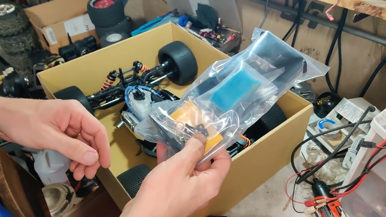 Long Rambling Unboxing of the Hobao Hyper SS 1/8 Nitro Truggy