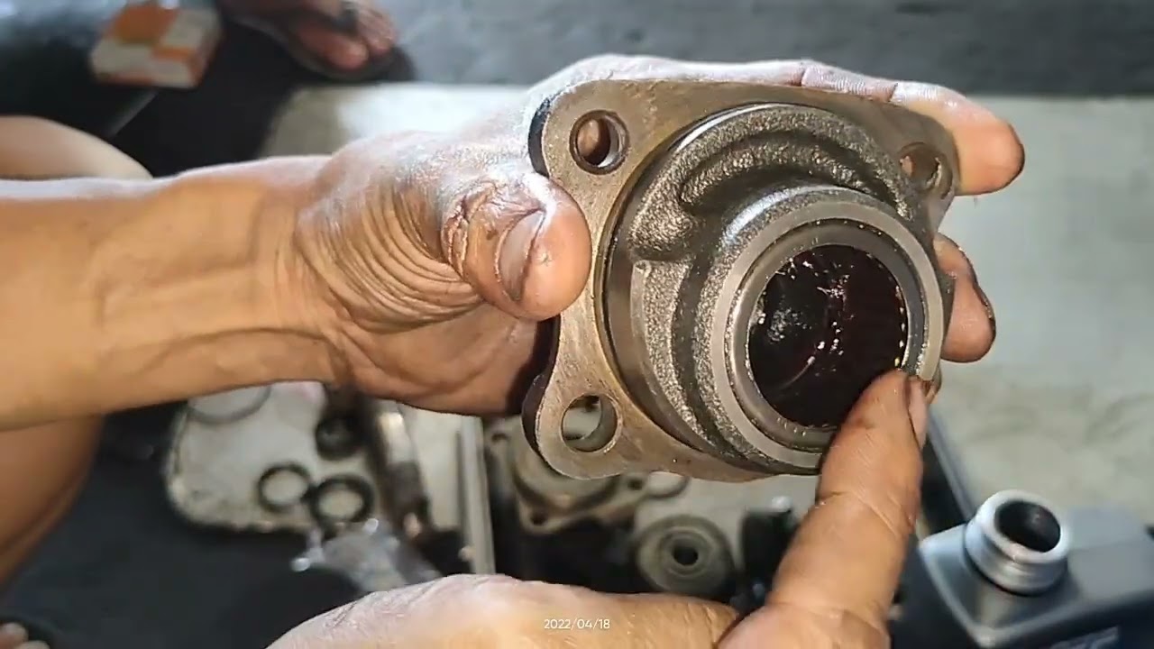 L300 gear box .how to replace oil seal & oring?