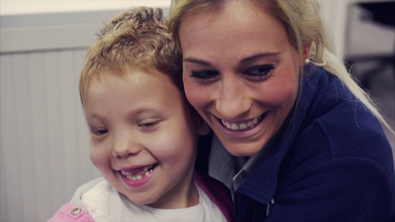 Silke op de set van De Buurtpolitie | Make-A-Wish®