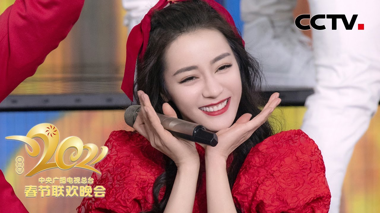 迪丽热巴 刘浩存合唱《奔跑的青春》元气满满！无限少女迎来春晚首秀「2021央视春晚」| CCTV春晚