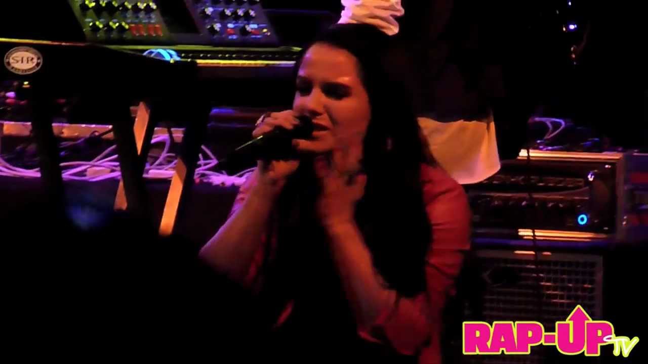 JoJo Performs 'Too Little Too Late' Live in L.A.