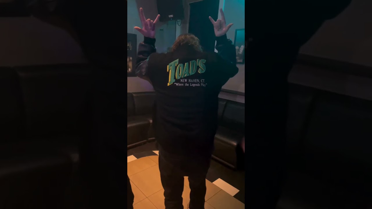Such a nice hoodie from a good brand contact me if you wanna get one fan!