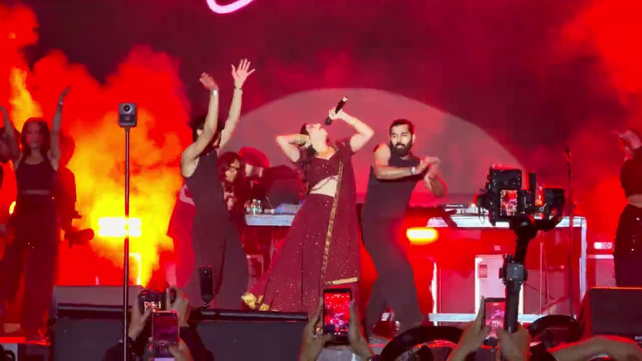 Nasha by jasmine Sandlas #trendingshorts #trendingvideo #delhi #concert #jasminsandlas 