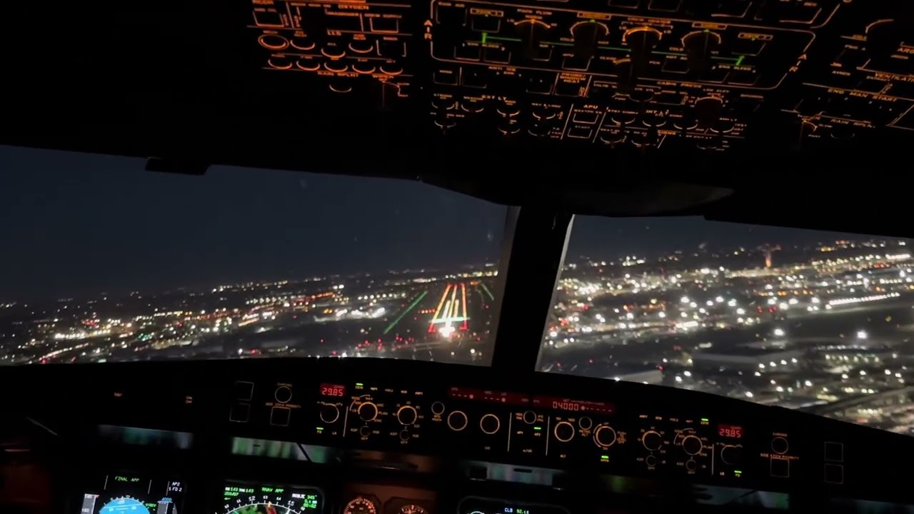 Airbus A340-300 approach to RWY 13L at JFK.