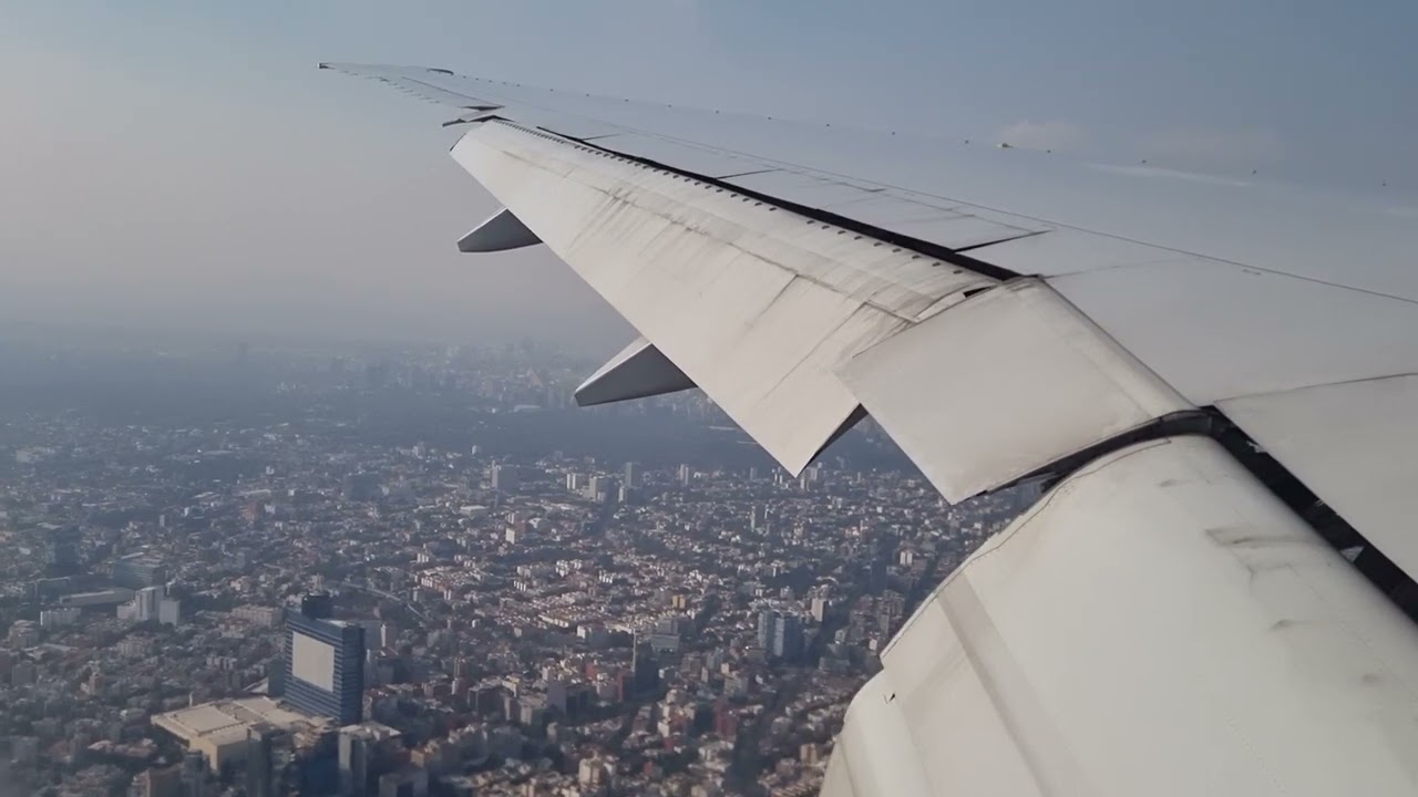 Air France Boeing 777 - 300 landing in Mexico City, Mexico