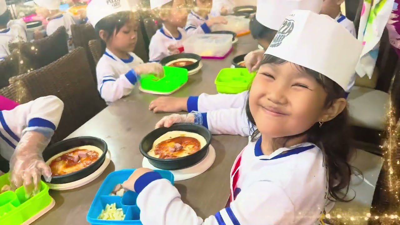 Laura cooking class in pizza hut