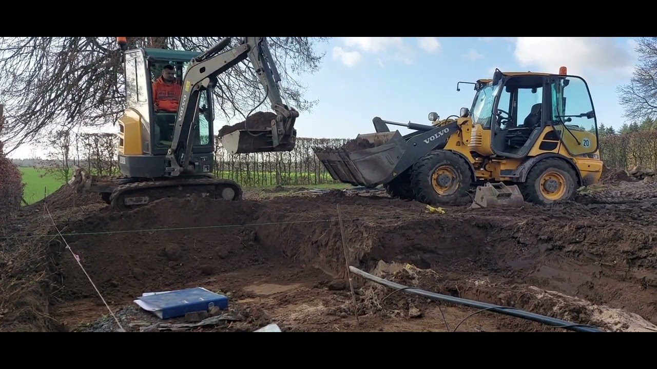 Volvo ECR25D mini excavator at work